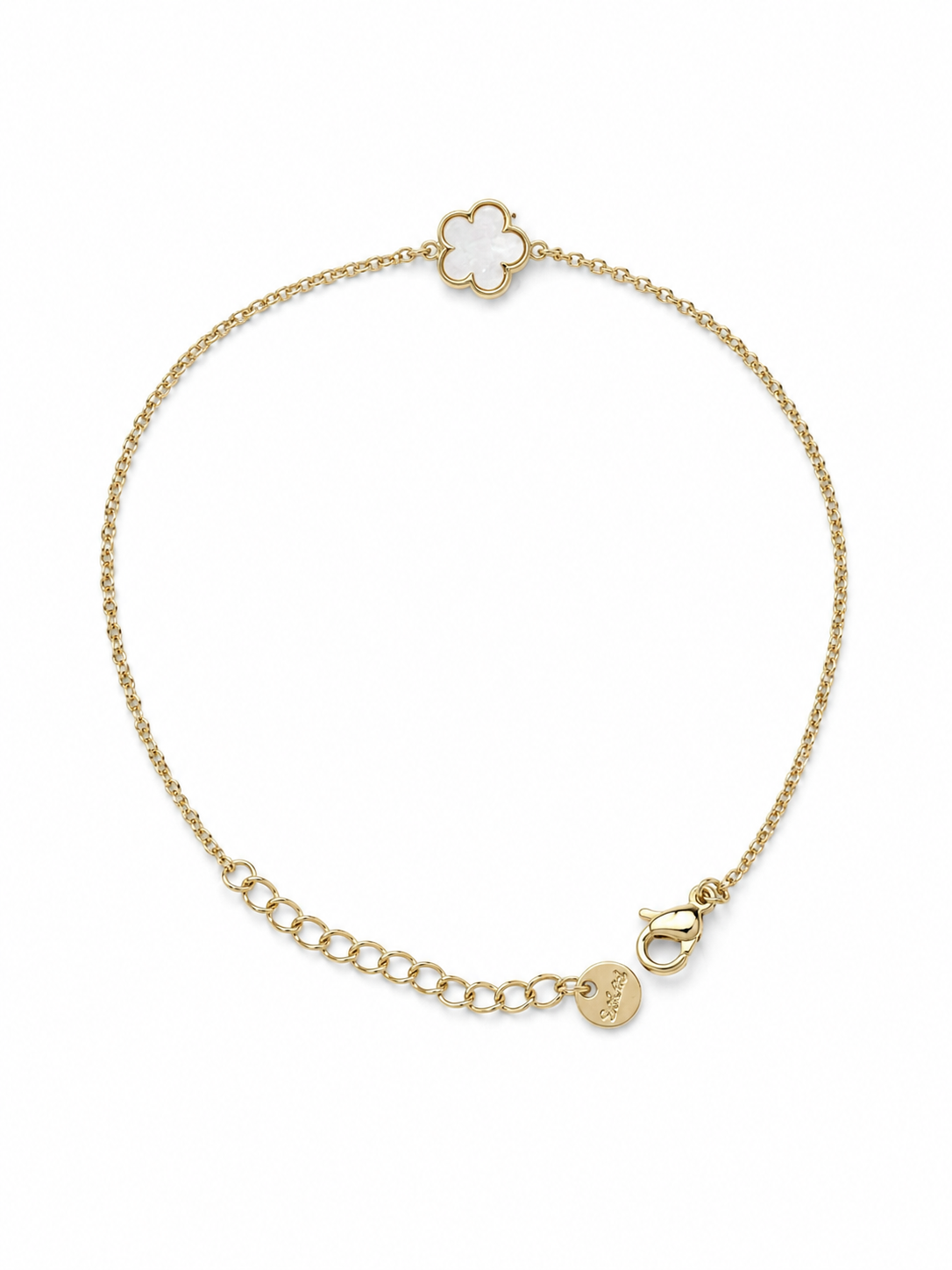 Pulsera Azalea dorada de cadena fina con flor blanca nacarada de cinco pétalos y cierre ajustable de BRAVATA.
