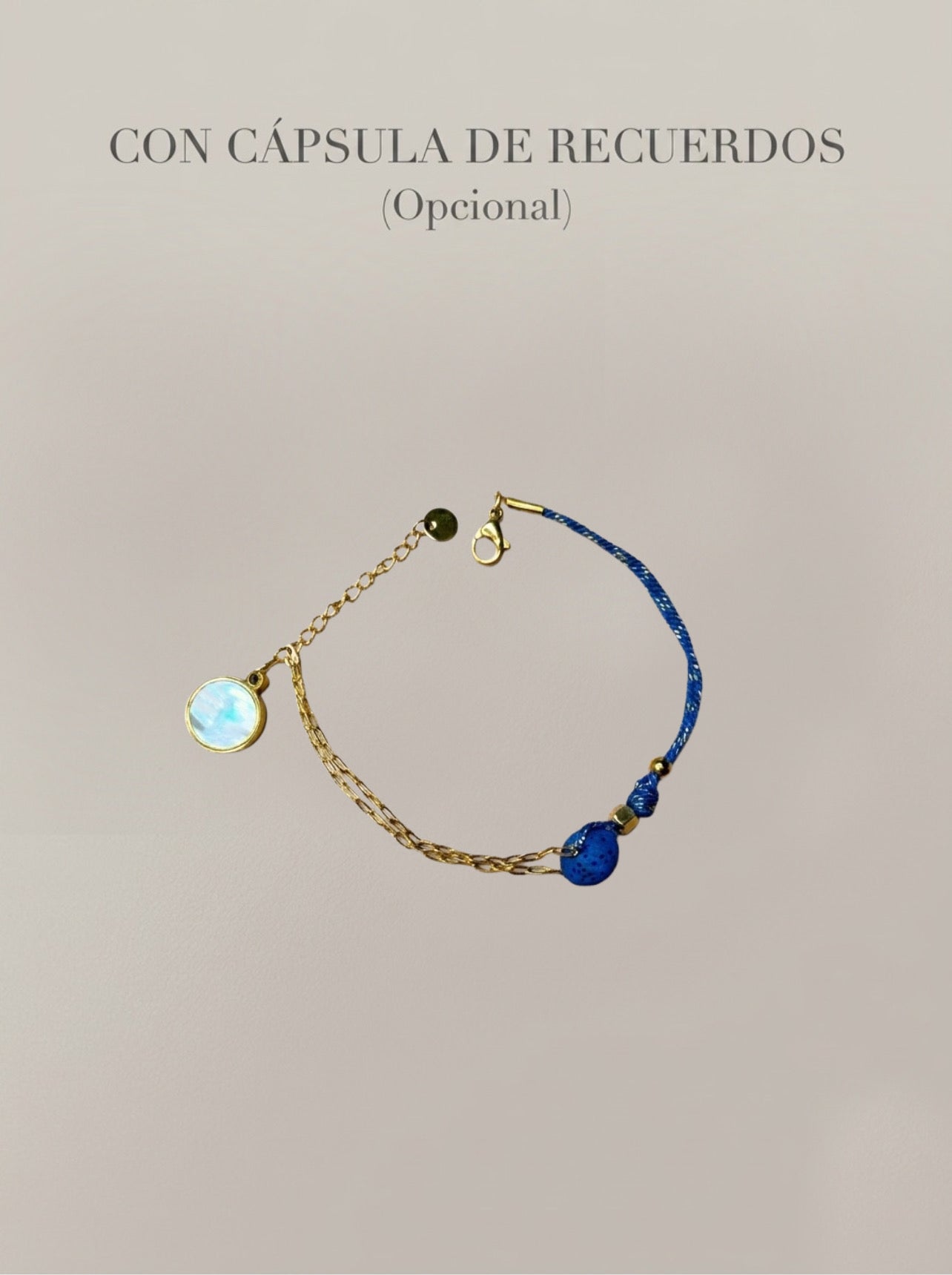 Pulsera azul con cordón y detalles dorados con cápsula de recuerdos opcional Bravata