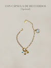Pulsera dorada con charms marinos y cápsula de recuerdos opcional Bravata