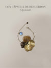 Pulsera dorada con flor y cápsula de recuerdos opcional Bravata