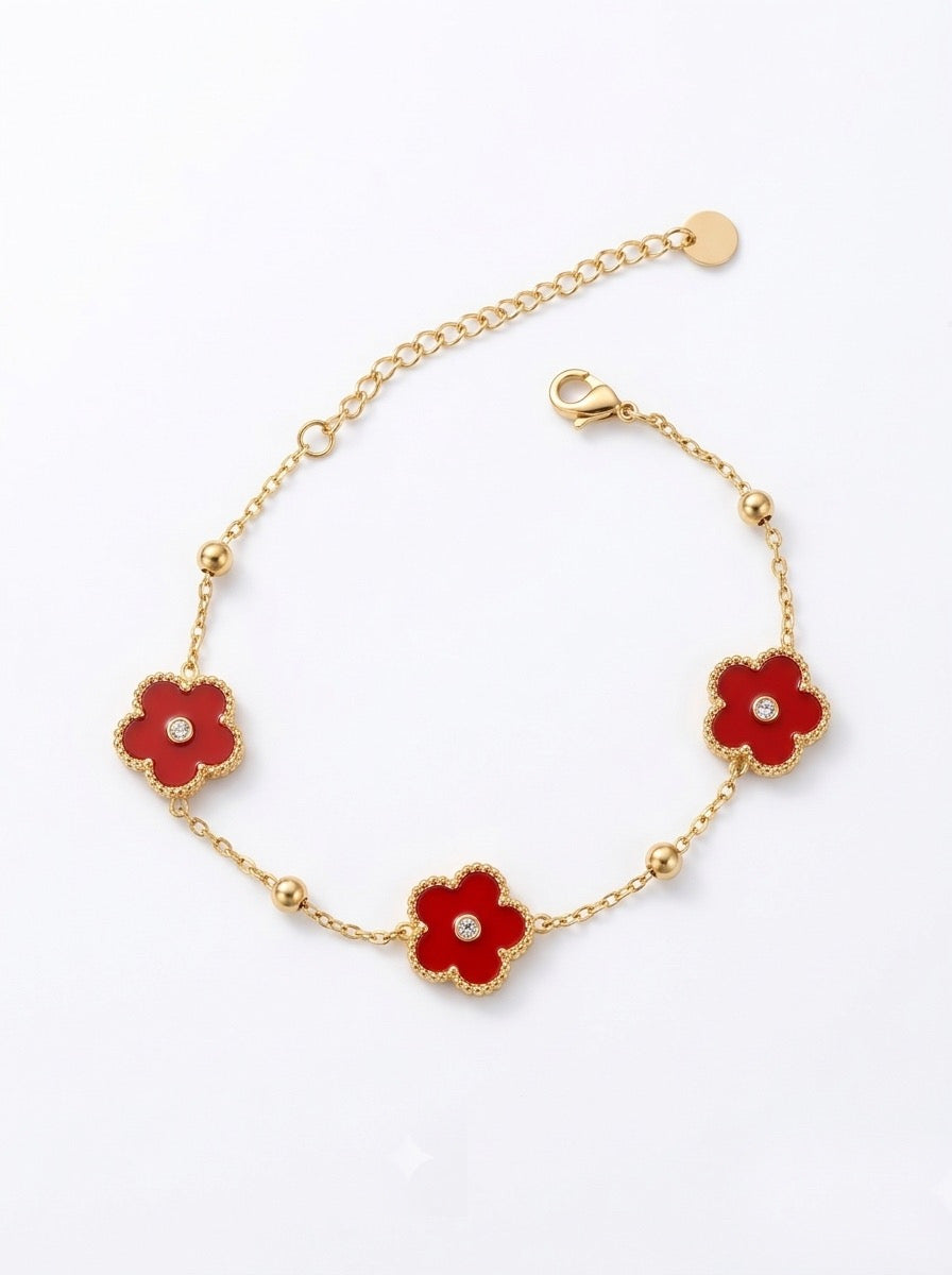 pulsera dorada con flores rojas esmaltadas y circonita central para mujer elegante