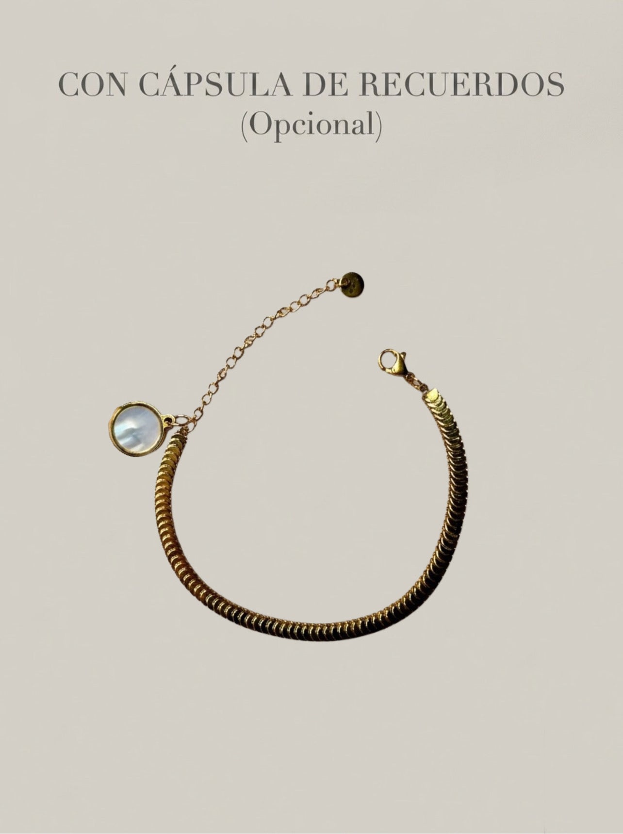 Pulsera rígida dorada con cápsula de recuerdos opcional Bravata