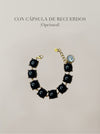 Pulsera negra con piedras y detalles dorados con cápsula de recuerdos opcional Bravata
