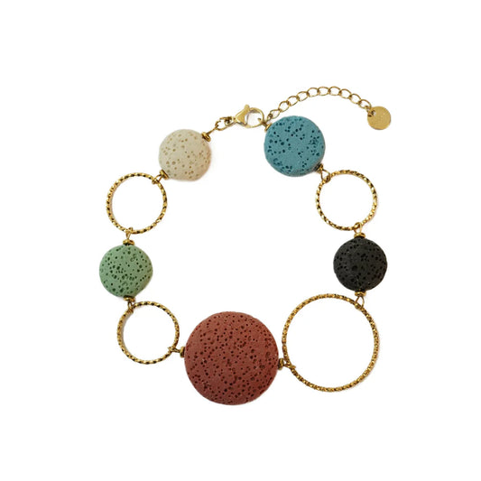 Pulsera de piedras volcánicas de colores con aros dorados