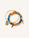 Pulseras doradas de verano con charms de sol y guindilla de BRAVATA